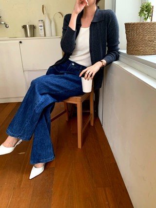 深蓝色