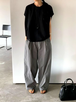 黑色