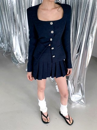 深蓝色