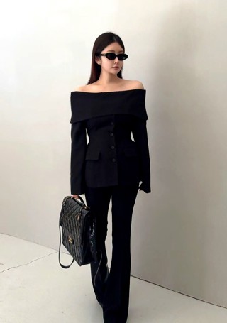 黑色
