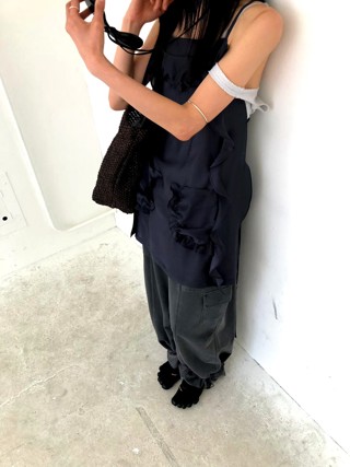 深蓝色