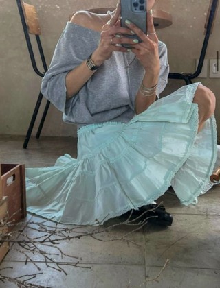 灰色