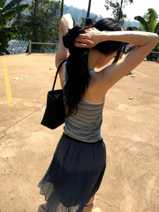 灰色