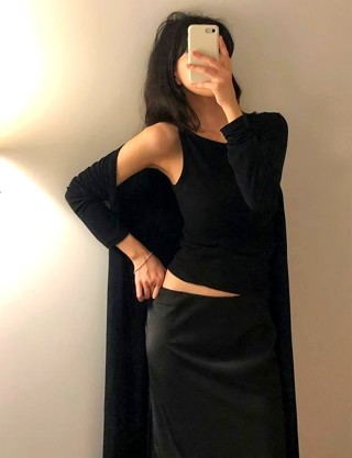 黑色