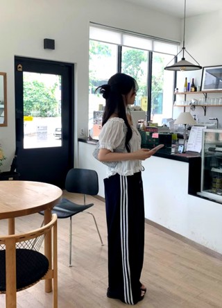 黑色