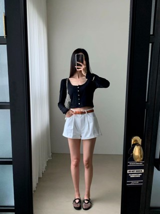 黑色