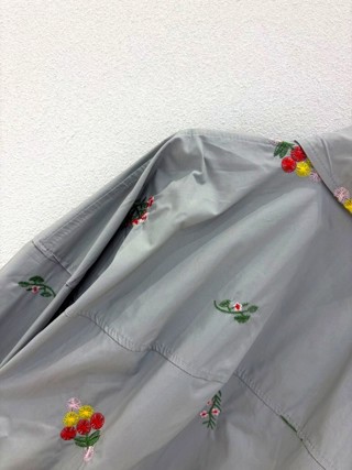 灰色