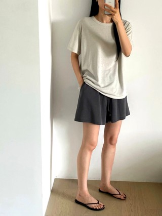 灰色