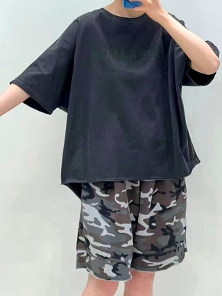 黑色