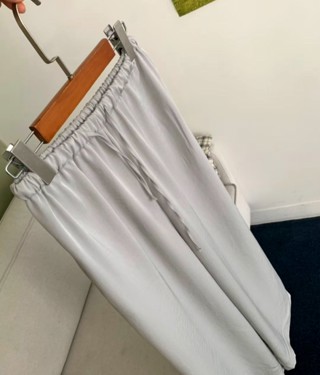 灰色