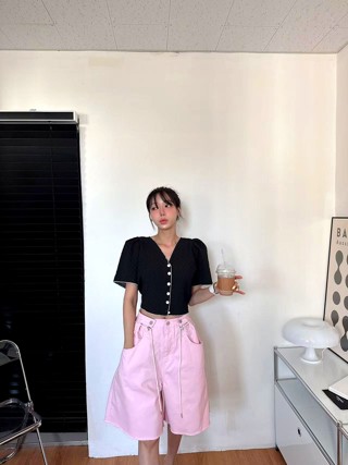 黑色