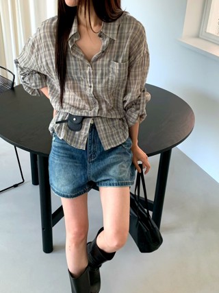 灰色