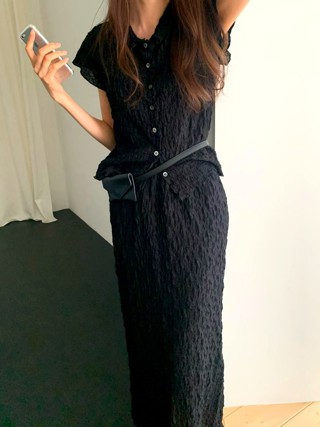 黑色