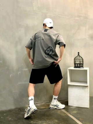 灰色