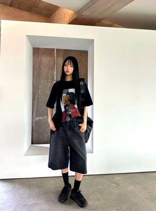 黑色