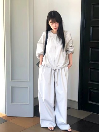 灰色