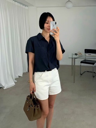 深蓝色