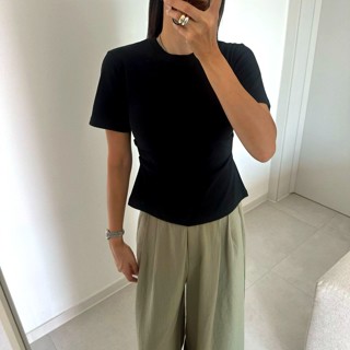 黑色