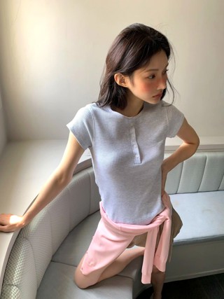 灰色