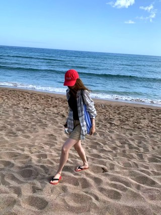 黑色