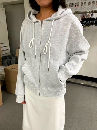 灰色
