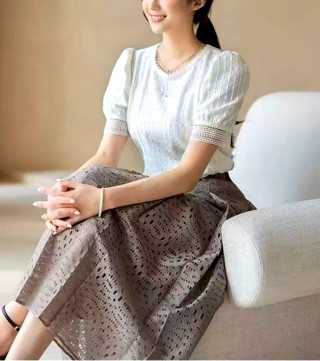 白色