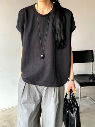 黑色
