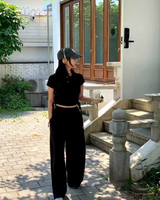 黑色