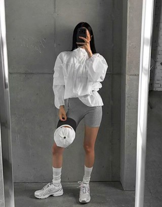 灰色