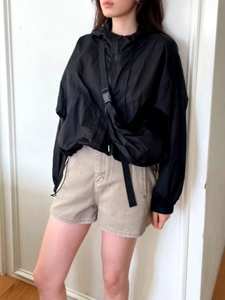 黑色