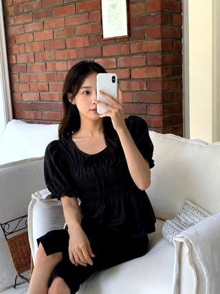 黑色