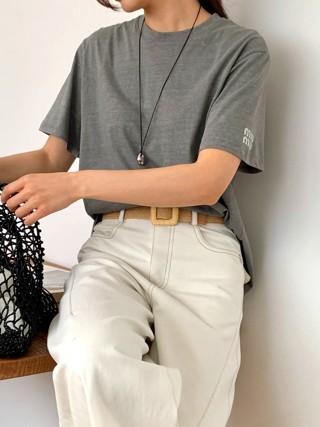 灰色