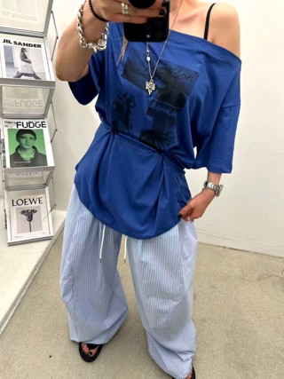 蓝色