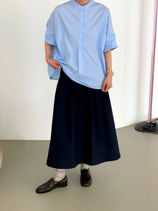 深蓝色