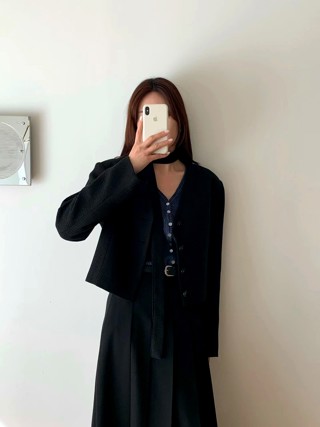 黑色