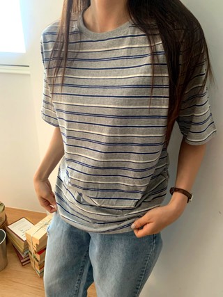 灰色
