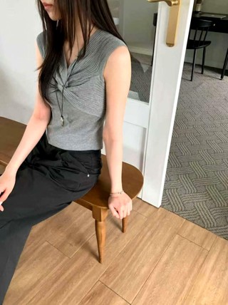 灰色