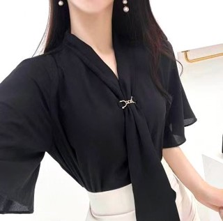 黑色