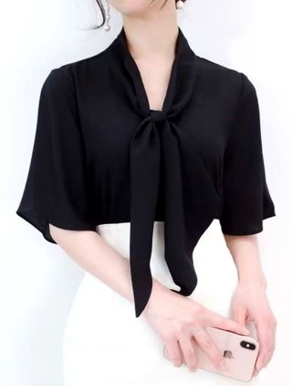 黑色