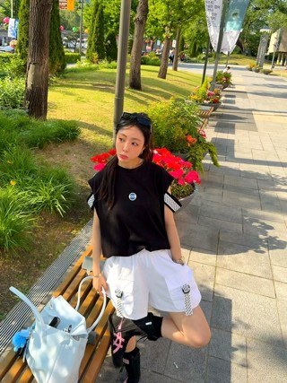 黑色