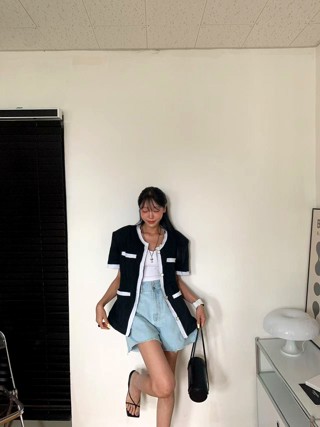 黑色