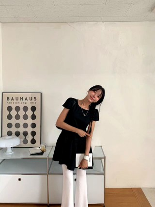 黑色
