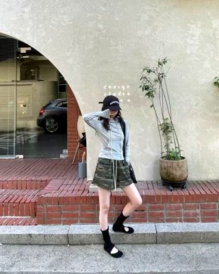 灰色