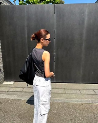 黑色