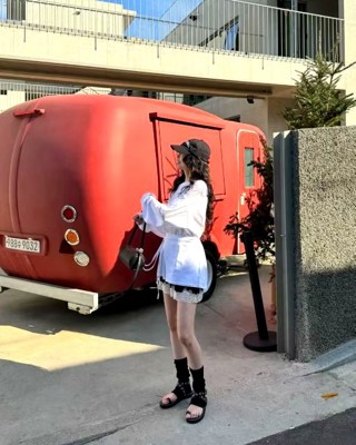 黑色