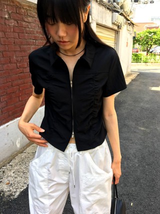 黑色