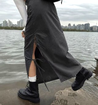 黑色