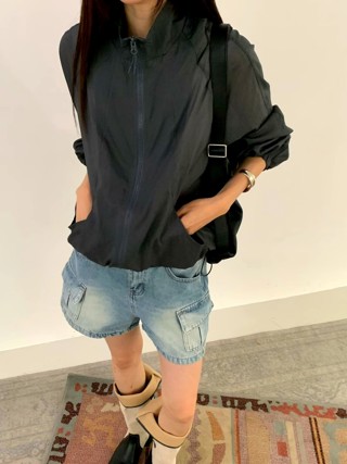 黑色