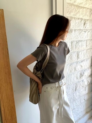 灰色