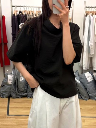 黑色